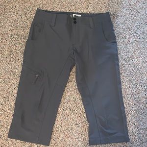 Alpine Design Khaki style Capri pants. Size 2